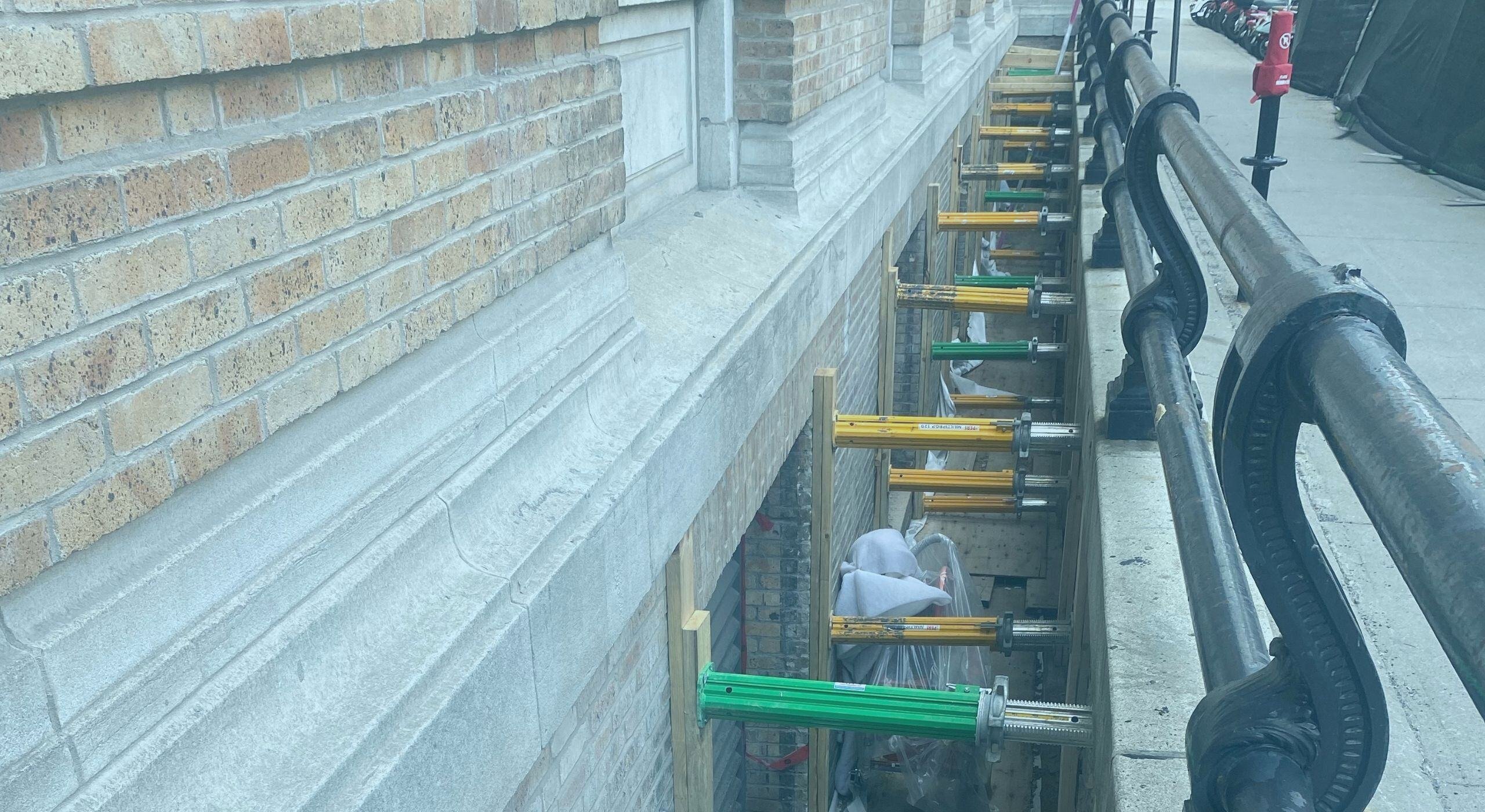 ATS+ Experts Conseil - Étaiements spécialisés - Étaiement d'un saut-de-loup à l'Hôtel Windsor (2023)